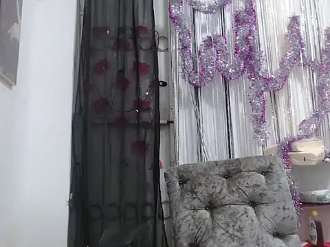 Snapshot of heyline_milf chatting on December 21, 12:49 pm heyline milf online show from December 21, 12:49 pm