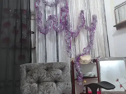 Snapshot of heyline_milf chatting on December 25, 4:00 pm heyline milf online show from December 25, 4:00 pm