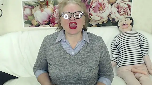 Snapshot of FlaviaSquirts chatting on November 4, 5:06 am FlaviaSquirts online show from November 4, 5:06 am