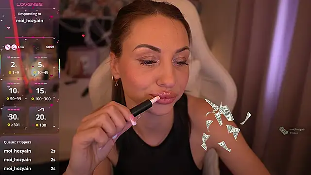 Snapshot of KristiiMax chatting on October 28, 10:41 am KristiiMax online show from October 28, 10:41 am