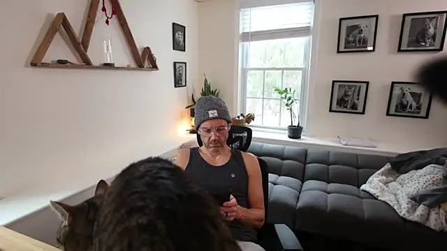 Snapshot of BradBronton chatting on February 17, 6:47 pm BradBronton online show from February 17, 6:47 pm