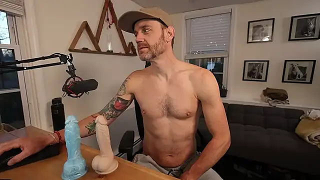 Snapshot of BradBronton chatting on April 8, 10:15 am BradBronton online show from April 8, 10:15 am