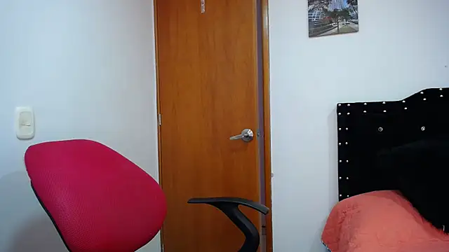 Snapshot of Ursulawhite69 chatting on January 21, 8:11 pm Ursulawhite69 online show from January 21, 8:11 pm