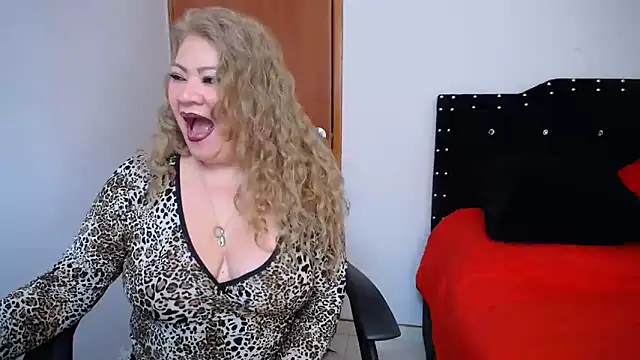 Snapshot of Ursulawhite69 chatting on January 28, 6:17 pm Ursulawhite69 online show from January 28, 6:17 pm