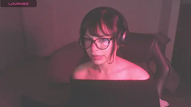 Snapshot of modjo_ chatting on September 28, 5:46 am modjo online show from September 28, 5:46 am