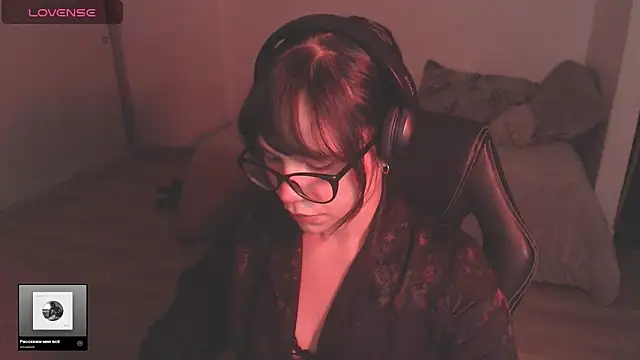 Snapshot of modjo_ chatting on December 15, 3:00 am modjo online show from December 15, 3:00 am