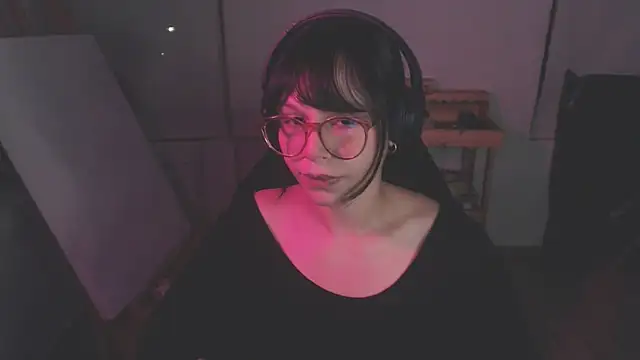 Snapshot of modjo_ chatting on February 23, 3:37 am modjo online show from February 23, 3:37 am