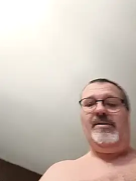 Snapshot of mike9473 chatting on April 28, 4:34 pm mike9473 online show from April 28, 4:34 pm