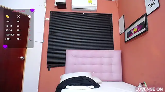 veronicaroose  online show from March 11, 1:01 pm