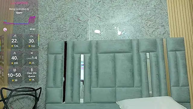 veronicaroose  online show from May 9, 12:54 pm