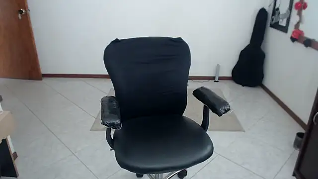 Snapshot of charlottezoe15 chatting on March 4, 4:35 pm charlottezoe15 online show from March 4, 4:35 pm