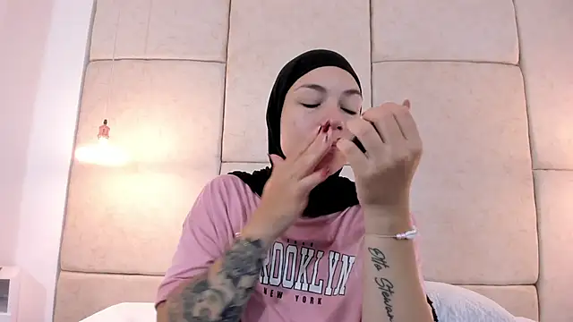 Snapshot of aisha_vs chatting on October 3, 12:57 pm aisha vs online show from October 3, 12:57 pm