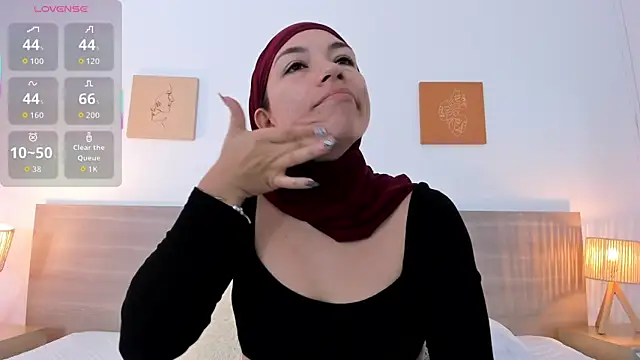 Snapshot of aisha_vs chatting on October 29, 1:24 pm aisha vs online show from October 29, 1:24 pm