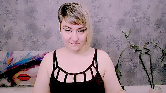 Djullia online show from May 17, 5:05 am