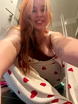 Snapshot of AnjaAmelia chatting on December 18, 11:49 am AnjaAmelia online show from December 18, 11:49 am