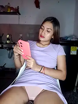 annie-19 online show from December 13, 7:10 pm