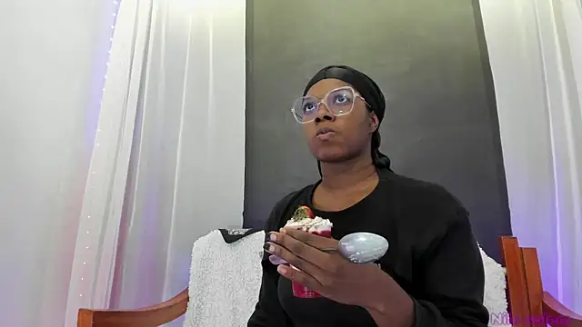 Snapshot of nilosolem chatting on February 27, 3:36 am nilosolem online show from February 27, 3:36 am