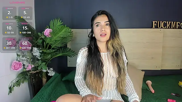 Snapshot of violet_giraldo chatting on March 6, 7:43 pm violet giraldo online show from March 6, 7:43 pm