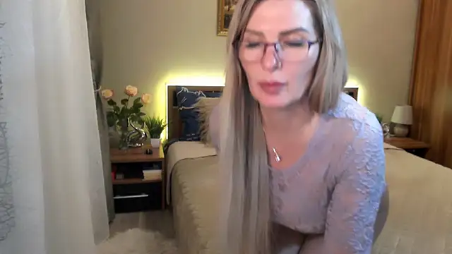 sensualEmilia online show from March 12, 10:28 pm