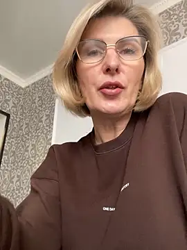 Snapshot of sensualEmilia chatting on February 25, 11:31 am sensualEmilia online show from February 25, 11:31 am