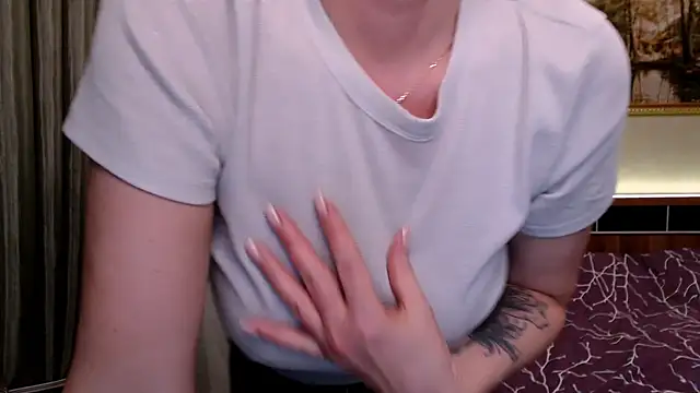 Snapshot of sensualEmilia chatting on March 12, 4:24 pm sensualEmilia online show from March 12, 4:24 pm