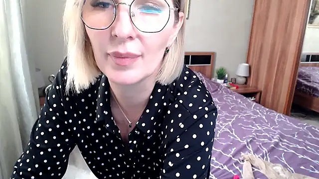 Snapshot of sensualEmilia chatting on March 20, 10:09 am sensualEmilia online show from March 20, 10:09 am