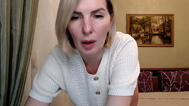 Snapshot of sensualEmilia chatting on March 24, 6:02 pm sensualEmilia online show from March 24, 6:02 pm