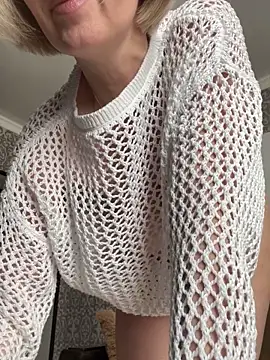 Snapshot of sensualEmilia chatting on May 17, 11:06 am sensualEmilia online show from May 17, 11:06 am