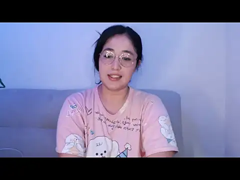 Snapshot of YummymeowW chatting on May 15, 2:35 pm YummymeowW online show from May 15, 2:35 pm