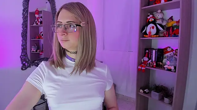 KimberlyJohnsoon online show from December 3, 3:21 pm