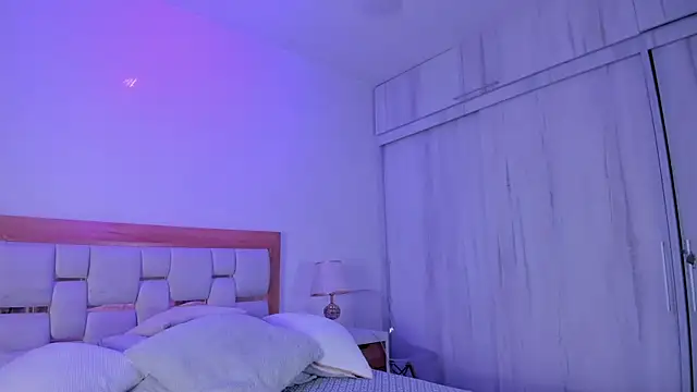 Snapshot of mia_hank chatting on February 13, 11:39 am mia hank online show from February 13, 11:39 am