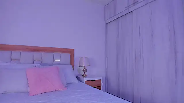 Snapshot of mia_hank chatting on March 7, 11:51 am mia hank online show from March 7, 11:51 am