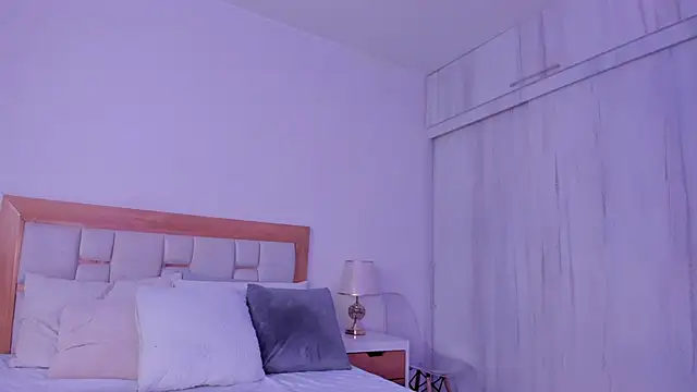 mia hank online show from May 15, 11:39 am