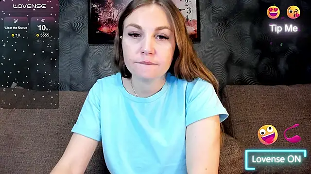 CassieMils online show from December 4, 3:10 pm