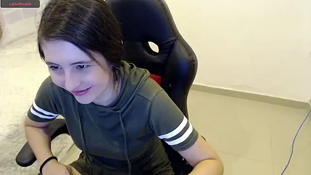 Snapshot of tania_sweet__ chatting on March 22, 3:53 pm tania sweet online show from March 22, 3:53 pm