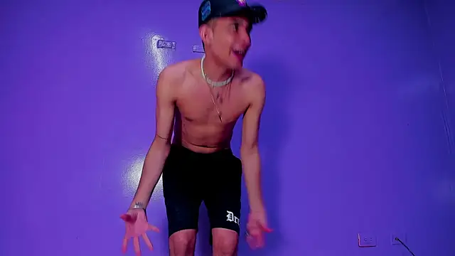 Snapshot of red_point_x chatting on December 8, 3:00 am red point x online show from December 8, 3:00 am