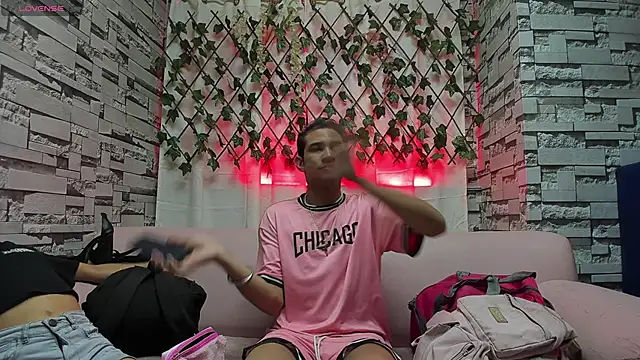 Snapshot of red_point_x chatting on February 9, 1:55 am red point x online show from February 9, 1:55 am