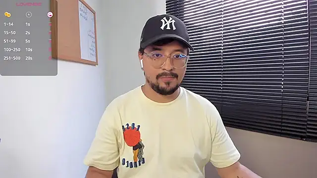 Snapshot of DaviidEvans_ chatting on December 6, 5:33 pm DaviidEvans online show from December 6, 5:33 pm