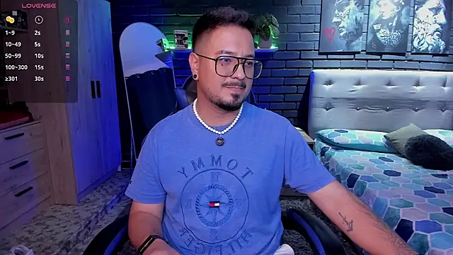 Snapshot of DaviidEvans_ chatting on April 9, 7:03 am DaviidEvans online show from April 9, 7:03 am
