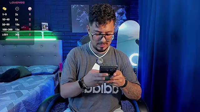 DaviidEvans  online show from July 2, 12:10 am