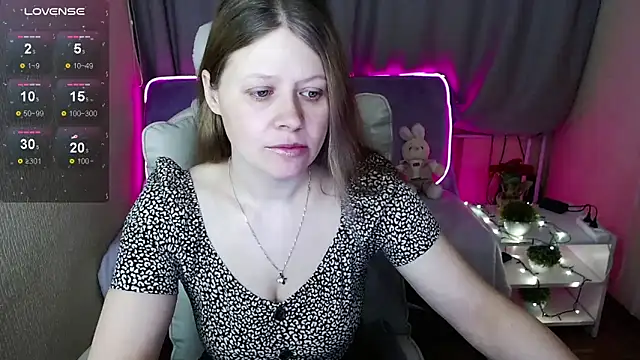 alekasamui online show from March 6, 9:09 pm