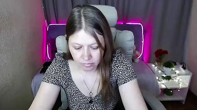 alekasamui online show from March 11, 1:37 am