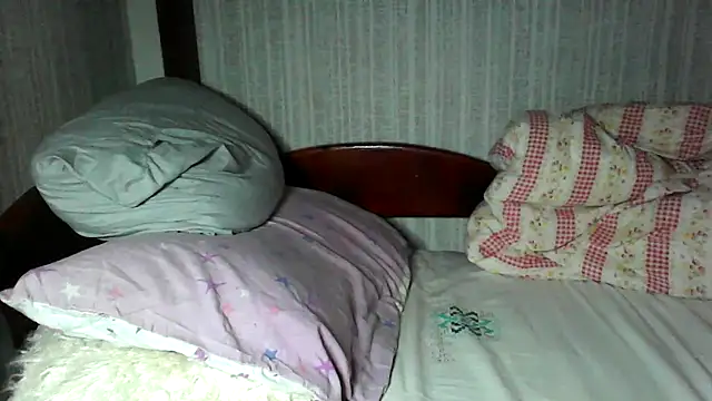 Alma Evelynne online show from December 2, 11:00 pm