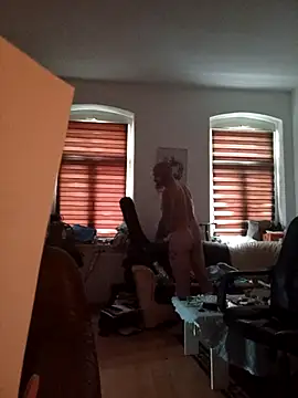 Snapshot of Friendsandmore chatting on October 9, 8:12 am Friendsandmore online show from October 9, 8:12 am