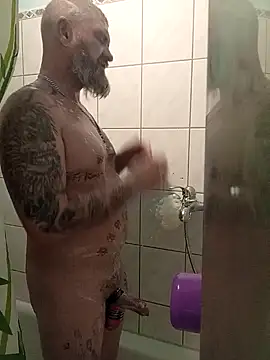 Snapshot of Friendsandmore chatting on October 31, 3:13 pm Friendsandmore online show from October 31, 3:13 pm