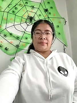 Snapshot of __valentina18 chatting on October 6, 1:08 pm valentina18 online show from October 6, 1:08 pm