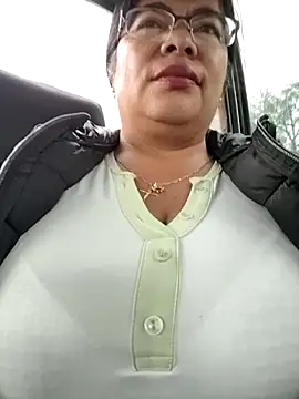 Snapshot of __valentina18 chatting on October 16, 12:28 pm valentina18 online show from October 16, 12:28 pm