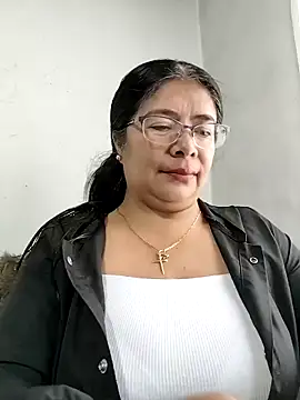 Snapshot of __valentina18 chatting on October 27, 1:04 pm valentina18 online show from October 27, 1:04 pm