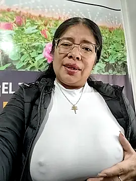   valentina18 online show from May 6, 12:32 pm
