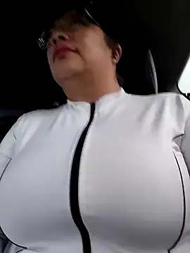   valentina18 online show from May 12, 11:40 am